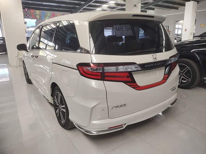 Фото 5 - Honda Odyssey