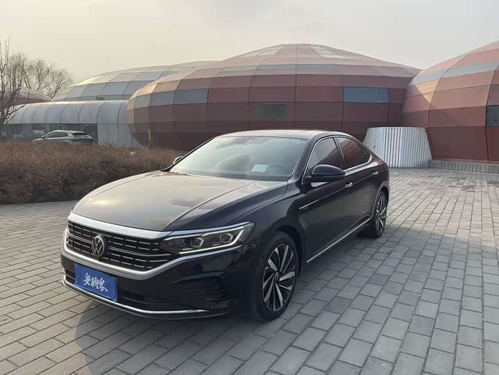 Фото 1 - Volkswagen Passat