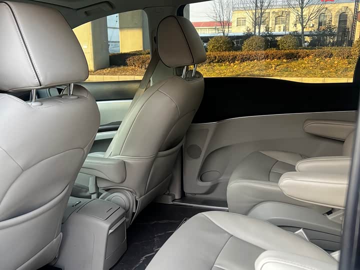 Фото 7 - Buick GL8 ES