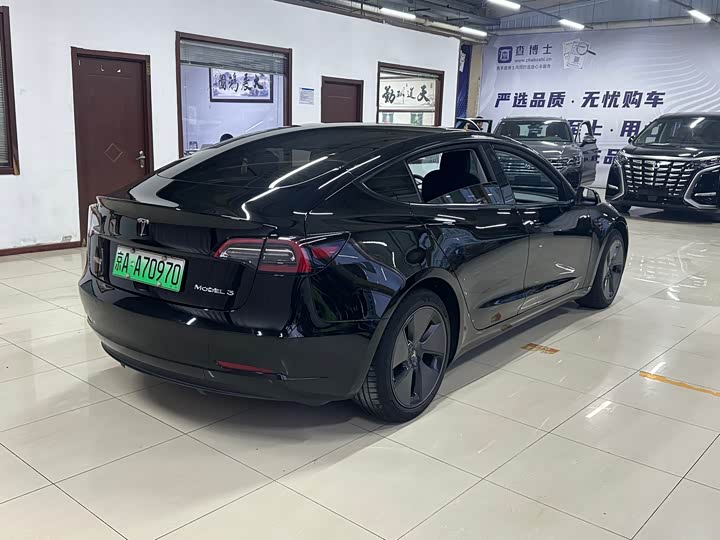 Фото 4 - Tesla Model 3