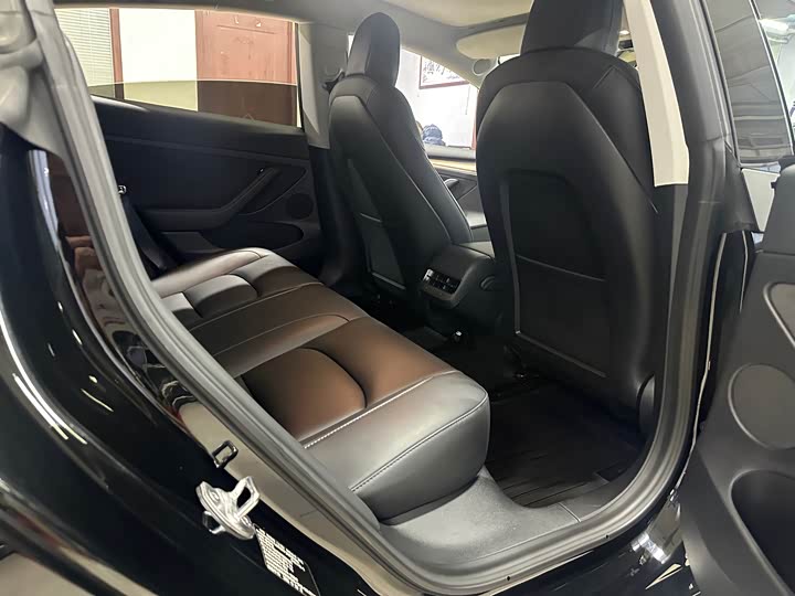 Фото 6 - Tesla Model 3