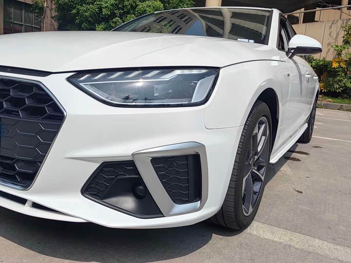 Фото 4 - Audi A4L