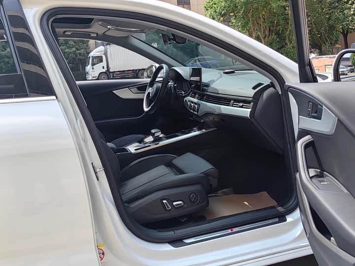 Фото 7 - Audi A4L