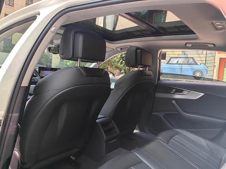 Фото 8 - Audi A4L