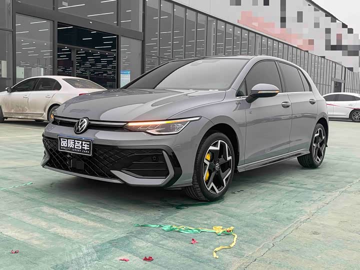 Фото 1 - Volkswagen Golf