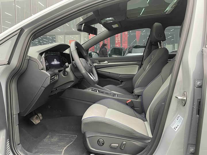 Фото 4 - Volkswagen Golf