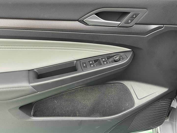 Фото 6 - Volkswagen Golf