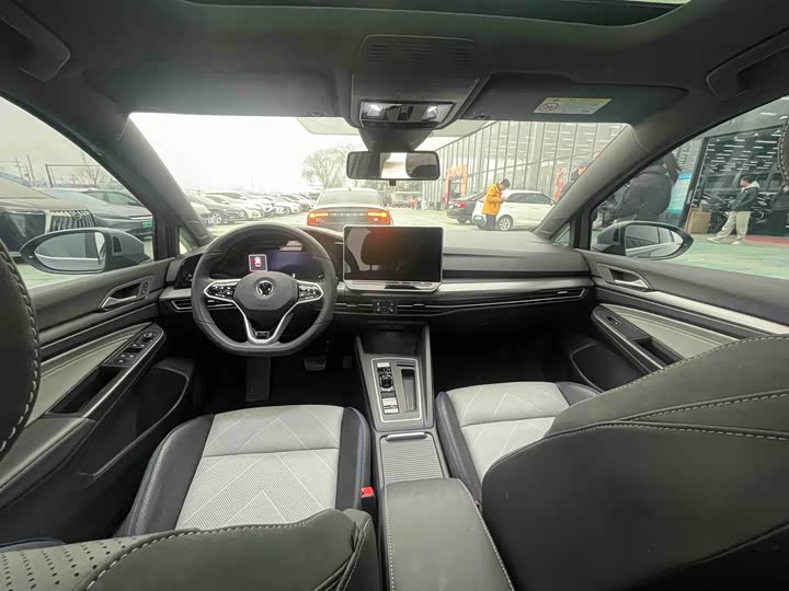 Фото 7 - Volkswagen Golf