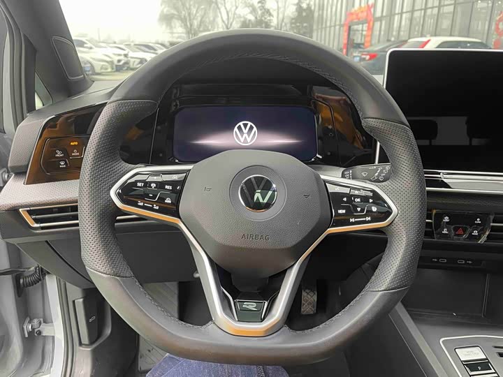 Фото 8 - Volkswagen Golf