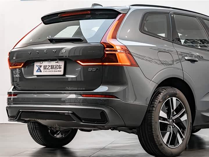 Фото 8 - Volvo XC60