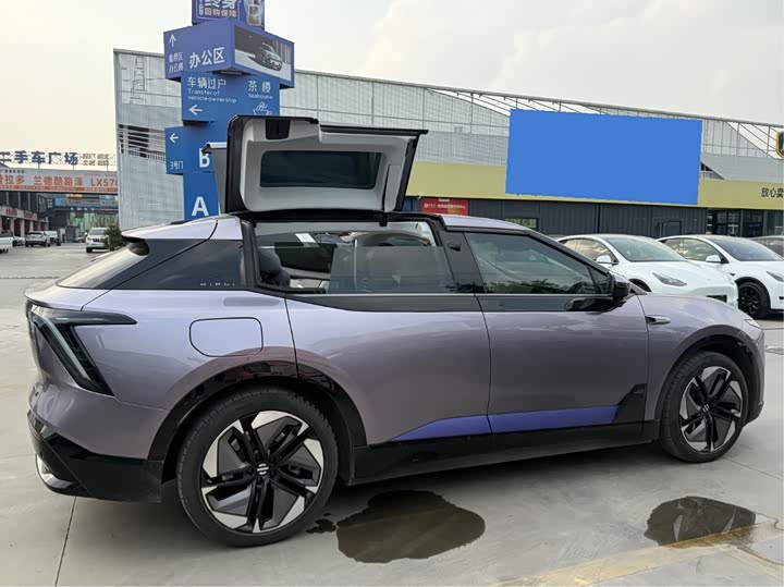 Фото 6 - HiPhi Y