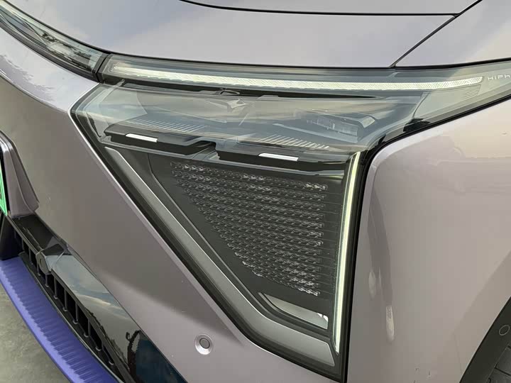 Фото 8 - HiPhi Y