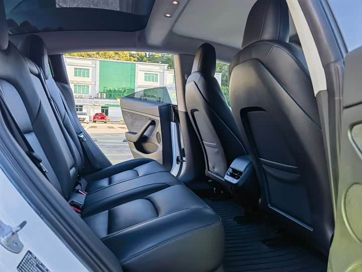 Фото 6 - Tesla Model 3