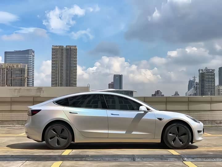 Фото 7 - Tesla Model 3