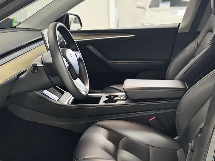 Фото 6 - Tesla Model Y