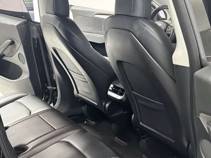 Фото 8 - Tesla Model Y