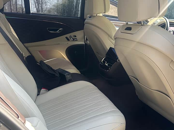 Фото 4 - Bentley Flying Spur