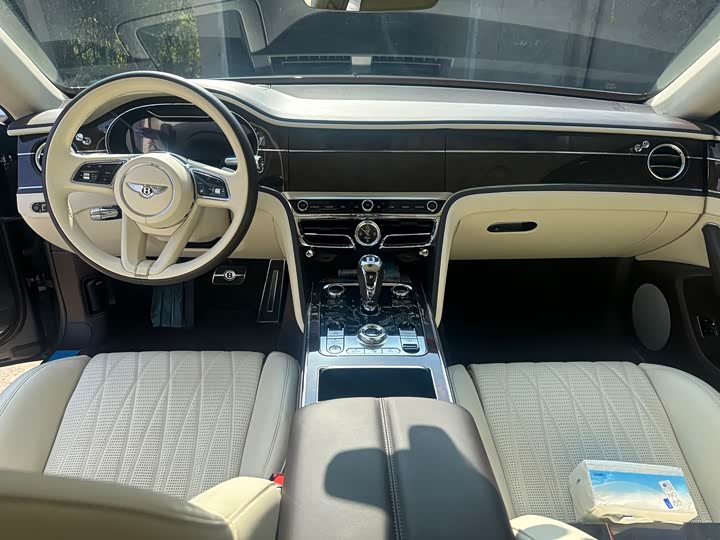 Фото 5 - Bentley Flying Spur