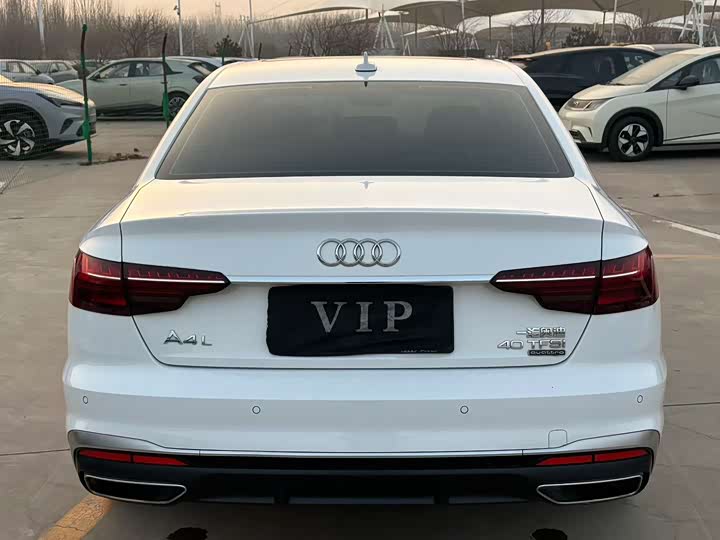 Фото 8 - Audi A4L