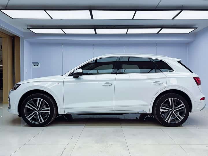 Фото 2 - Audi Q5L