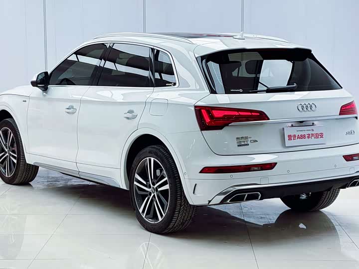 Фото 7 - Audi Q5L
