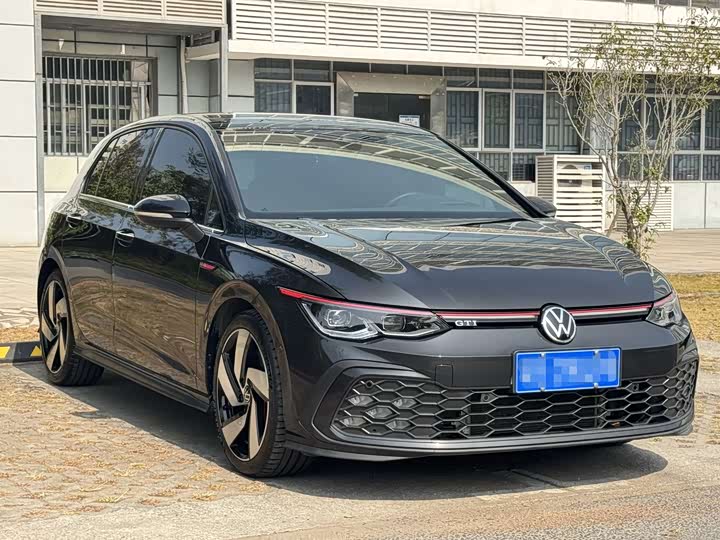 Фото 1 - Volkswagen Golf GTI