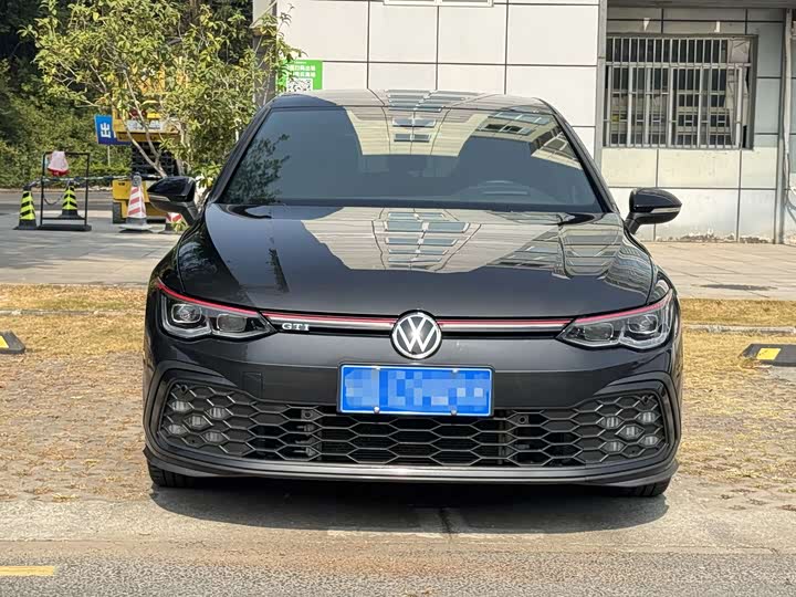 Фото 2 - Volkswagen Golf GTI