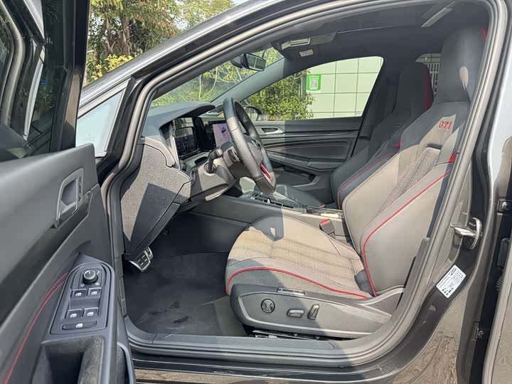 Фото 4 - Volkswagen Golf GTI