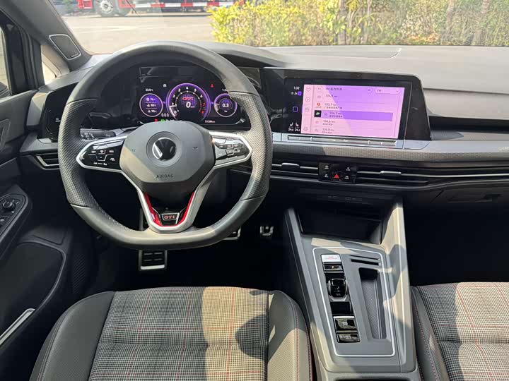 Фото 7 - Volkswagen Golf GTI