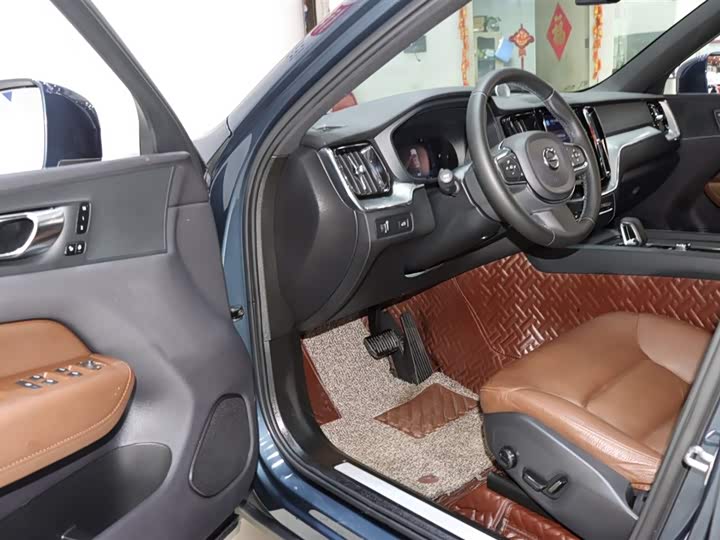 Фото 9 - Volvo XC60