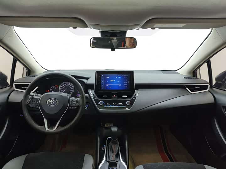 Фото 8 - Toyota Corolla