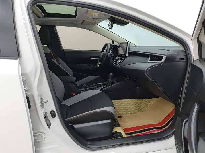 Фото 9 - Toyota Corolla