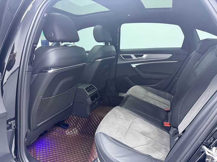 Фото 6 - Audi A6L