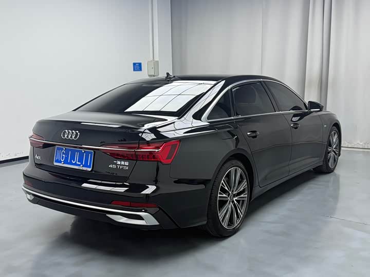 Фото 7 - Audi A6L