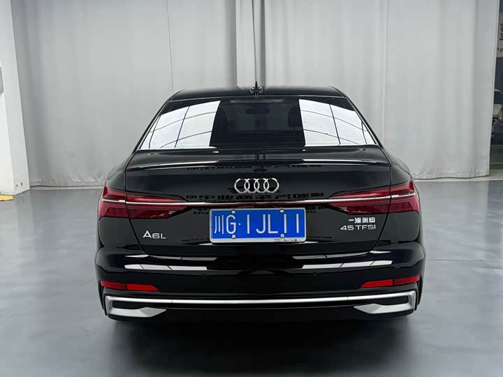 Фото 8 - Audi A6L