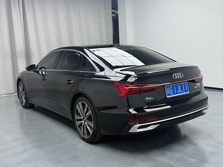 Фото 9 - Audi A6L