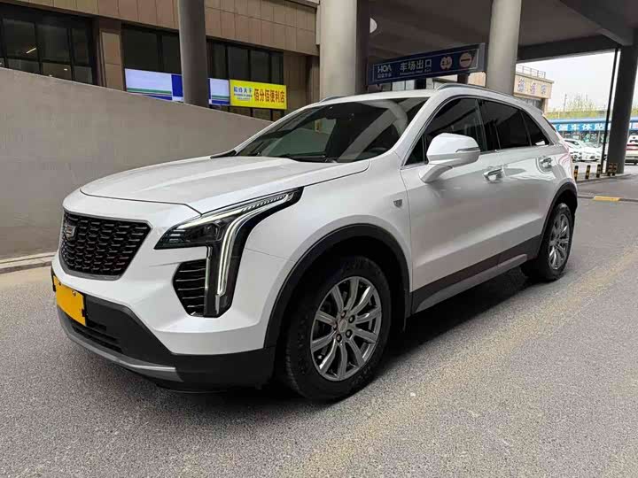 Фото 1 - Cadillac XT4