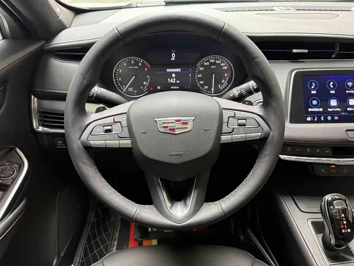 Фото 6 - Cadillac XT4