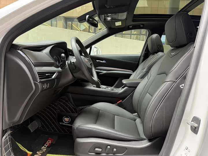 Фото 8 - Cadillac XT4