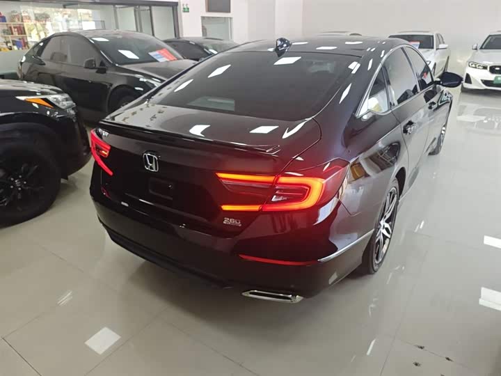 Фото 7 - Honda Accord