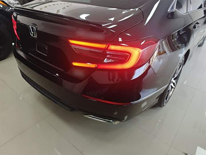 Фото 8 - Honda Accord