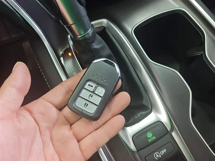 Фото 9 - Honda Accord