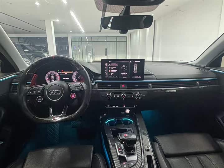 Фото 5 - Audi A4L