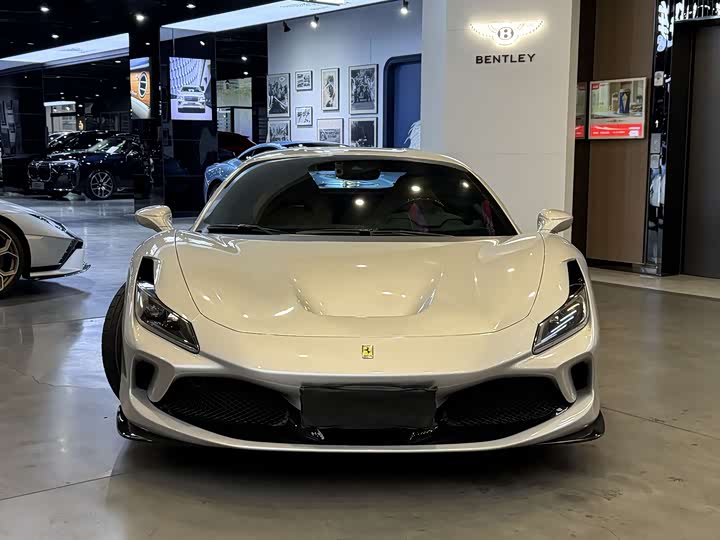 Фото 2 - Ferrari F8