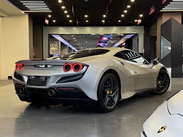 Фото 4 - Ferrari F8