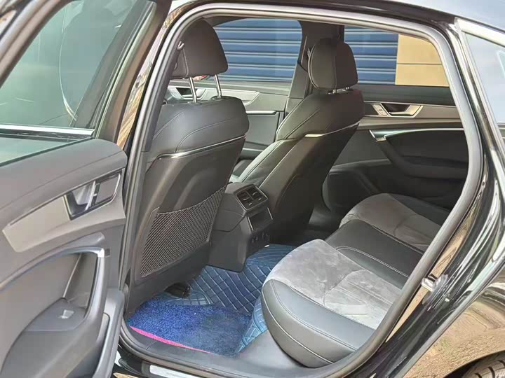 Фото 6 - Audi A6L