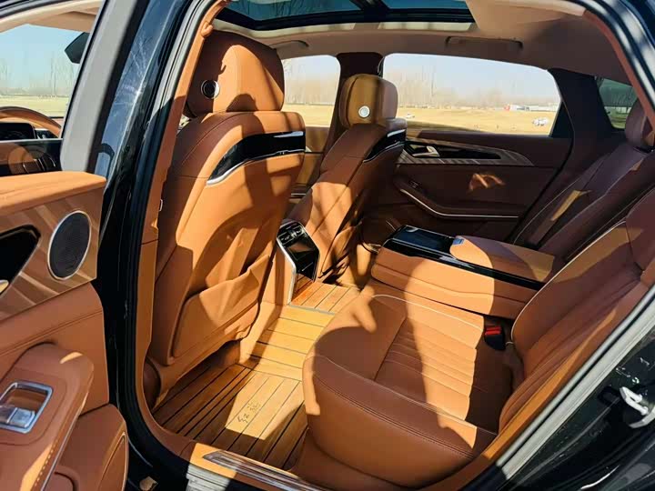 Фото 8 - Hongqi H9