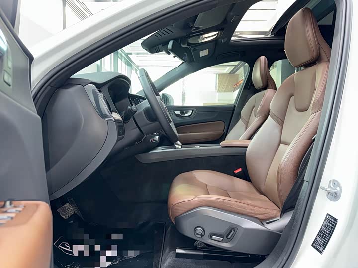 Фото 4 - Volvo XC60