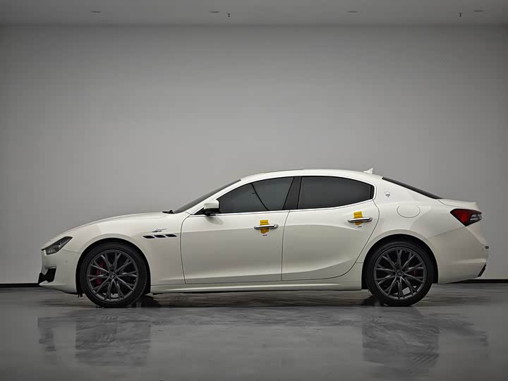 Фото 8 - Maserati Ghibli