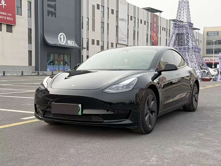 Фото 1 - Tesla Model 3